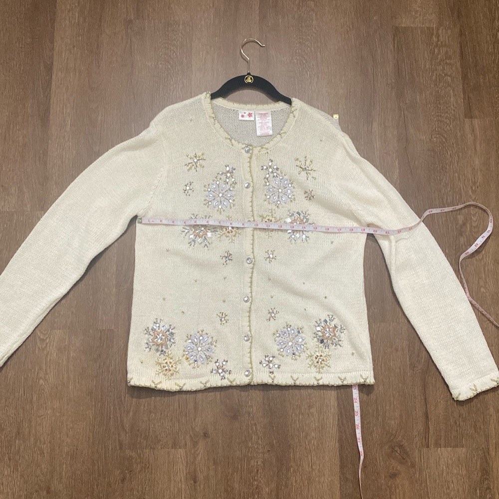 Vintage old school embroidered and beaded bedazzled snowflake cardigan medium